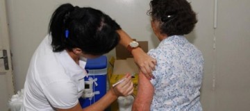 Prefeitura atua em diversas frentes pela atualização do cartão de vacina