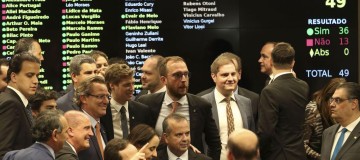 Comissão rejeita regras especiais de aposentadoria para policiais