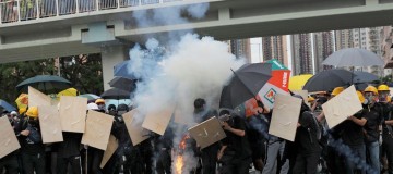Manifestantes convocam greve geral em Hong Kong