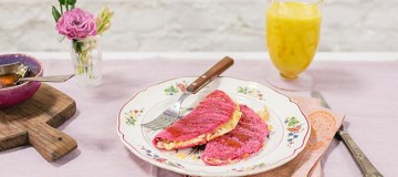 Tapioca rosa com queijo meia cura