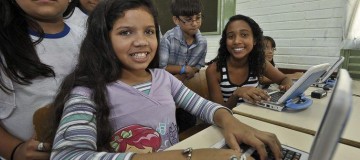 Brasil tem 24,3 milhões de crianças e adolescentes que usam internet