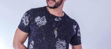 Cantor sertanejo morre após carro bater em árvore em rodovia de MS