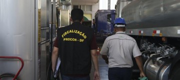 Procon fiscaliza aumento irregular nos preços de combustível no DF