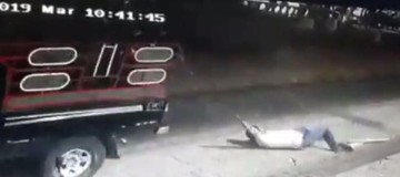 Prefeito é amarrado a caminhonete e arrastado por não cumprir promessa
