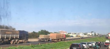 Acidente interdita rodovia BR-050 em Uberlândia