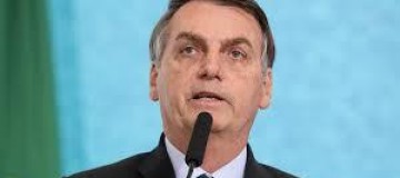 Bolsonaro assina medida provisória que extingue o Dpvat
