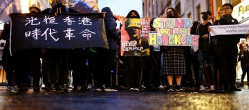 Interrupções no transporte público de Hong Kong continuam