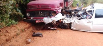 Jovem morre em acidente entre carro, moto e caminhão em Monte Carmelo