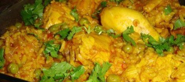 Arroz de forno com frango e ervilha