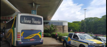 Ônibus clandestinos são apreendidos em Uberlândia