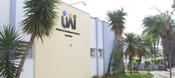 Marido esfaqueia esposa na frente do filho em Uberlândia