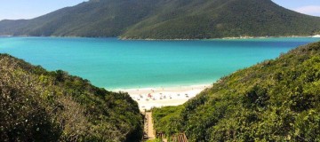 Ilhabela e Arraial do Cabo proíbem entrada de turistas.