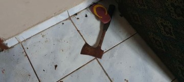 Homem é golpeado com machadinha no pescoço em Monte Carmelo