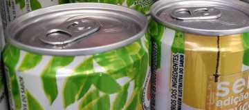 Consumidora é indenizada após achar barata dentro de suco em lata