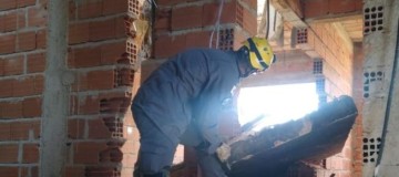 Laje desaba em construção e trabalhador fica ferido