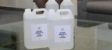 Prefeitura recebe doação de 700 litros de álcool 70% da Souza Cruz