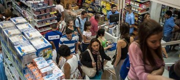 Pandemia provoca queda histórica no consumo das famílias