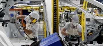 PIB recua 6,1% no trimestre encerrado em abril, diz FGV