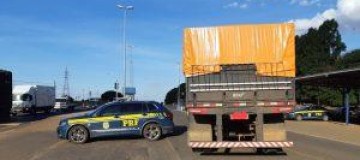 Suspeito é preso na BR-365 com semirreboque roubado há 3 dias