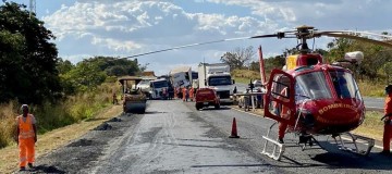 Acidente entre cinco veículos pesados deixa 4 feridos na BR-050; um grave