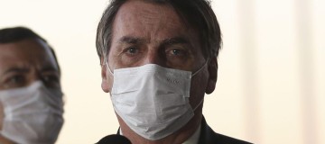 Bolsonaro sanciona lei que torna obrigatório o uso de máscara