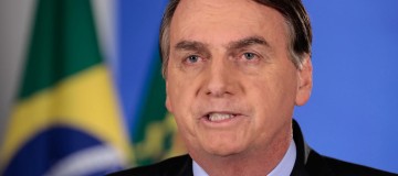 Bolsonaro veta auxílio emergencial em dobro para pais solteiros