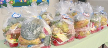Estudantes do Ensino Infantil Municipal recebem kit alimentação
