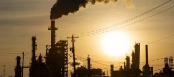 Preços do petróleo recuam por preocupação com demanda e oferta crescente