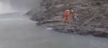 Bombeiros retomam buscas por médico que se afogou na Cachoeira da Fumaça