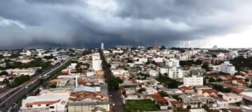 Fim de semana que antecede o Natal deve ser chuvoso em Uberlândia