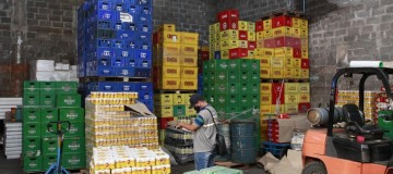 Prefeitura aprende 60 mil latas de cerveja em Uberlândia