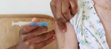 Uberlândia recebe 14.180 doses de vacina contra Covid-19 nesta sexta (19)