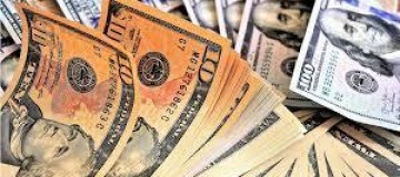 Dólar opera em alta, rondando R$ 5,30
