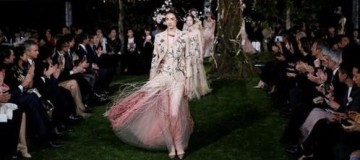 O “NOVO LUXO” QUE DESCARTA A OSTENTAÇÃO E PRIORIZA A MODA BÁSICA
