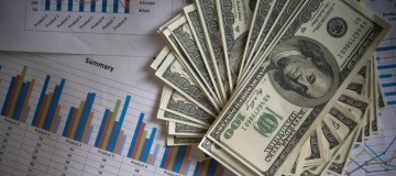 Dólar abre em leve baixa nesta quarta-feira
