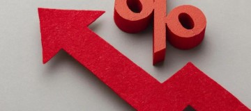 Dólar opera em alta e bate R$ 5,45 à espera de decisão sobre taxa Selic