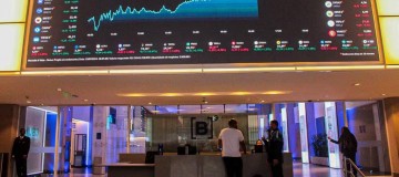 Dólar abre em baixa à espera de discurso de presidente do BC dos EUA