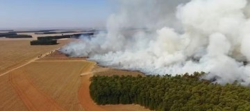 Fuligem de incêndio provoca suspensão de aulas em escola de Uberlândia