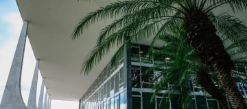 STF retoma julgamento que deve ampliar regra do foro privilegiado