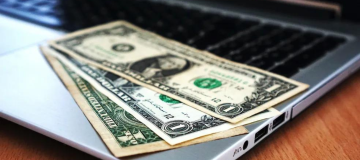 Dólar abre em forte baixa com melhora na nota de crédito do Brasil