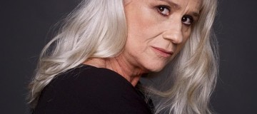 Vera Holtz chega a Uberlândia com o espetáculo “Ficções”