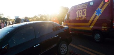 Seis feridos em colisão frontal na BR 365