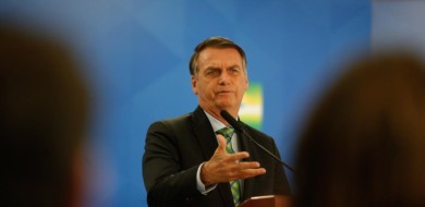 Bolsonaro defende fim de aulas em autoescola
