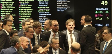 Comissão rejeita regras especiais de aposentadoria para policiais