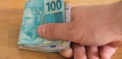 Idade mínima de aposentadoria de servidores continuará na Constituição