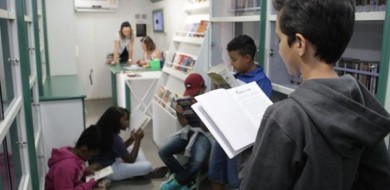 Ônibus Biblioteca chega nesta segunda (15) ao bairro Segismundo Pereira
