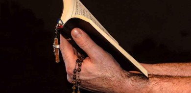 Pastor acusado de abuso sexual diz que 'sugava' demônios dos fiéis