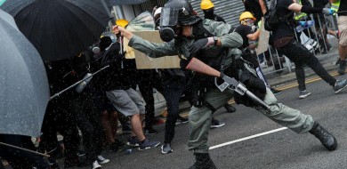 Greve e protestos com 14 mil pessoas paralisam Hong Kong