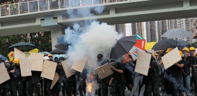Manifestantes convocam greve geral em Hong Kong