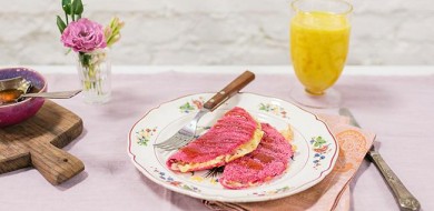 Tapioca rosa com queijo meia cura